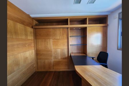 Apartamento à venda com 175m², 4 quartos e 3 vagasEscritório