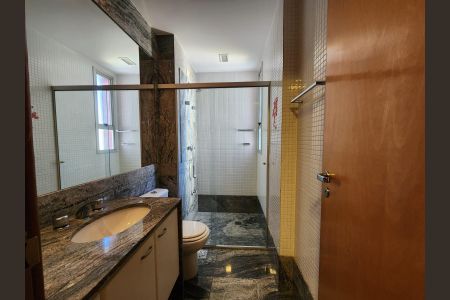 Apartamento à venda com 175m², 4 quartos e 3 vagasBanheiro da Suíte 2