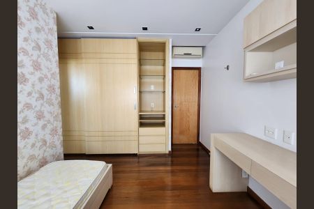 Apartamento à venda com 175m², 4 quartos e 3 vagasQuarto 2