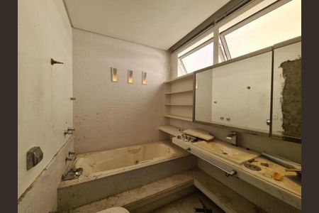 Banheiro de casa para alugar com 5 quartos, 357m² em Santo Agostinho, Belo Horizonte