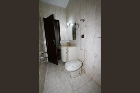 Casa para alugar com 300m², 5 quartos e 4 vagasBanheiro da Suíte 1