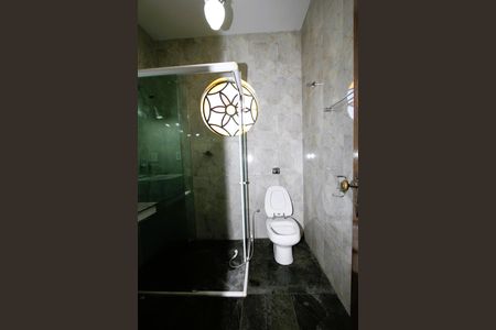 Casa para alugar com 300m², 5 quartos e 4 vagasBanheiro Social