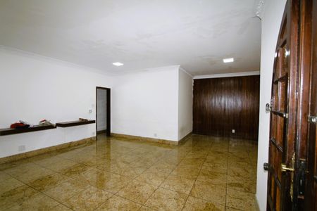 Casa para alugar com 300m², 5 quartos e 4 vagasSala