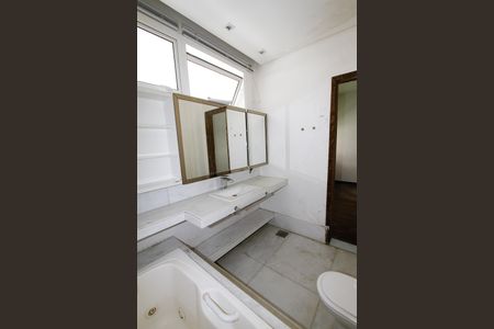 Casa para alugar com 300m², 5 quartos e 4 vagasBanheiro da Suíte 2