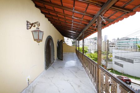 Casa para alugar com 300m², 5 quartos e 4 vagasVaranda