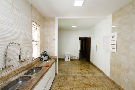 Casa para alugar com 300m², 5 quartos e 4 vagasCozinha