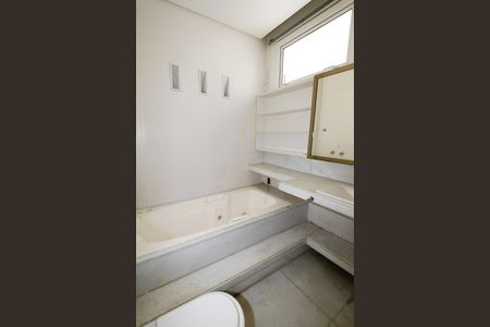 Casa para alugar com 300m², 5 quartos e 4 vagasBanheiro da Suíte 2