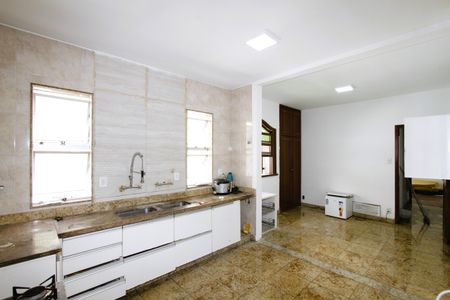 Casa para alugar com 300m², 5 quartos e 4 vagasCozinha