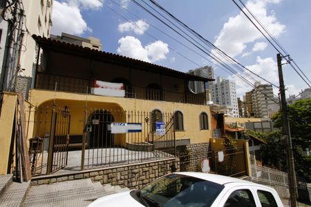 Casa para alugar com 300m², 5 quartos e 4 vagasFachada