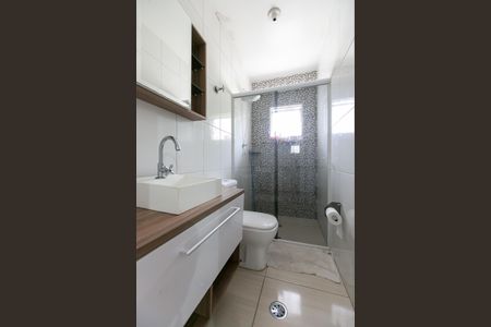 Casa à venda com 180m², 2 quartos e 2 vagasBanheiro da Suíte