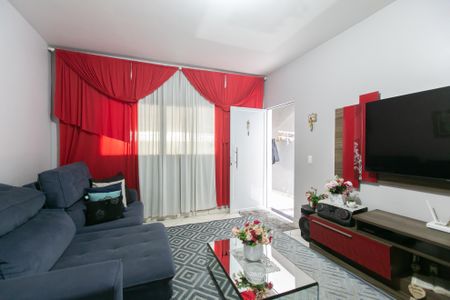 Casa à venda com 180m², 2 quartos e 2 vagasSala