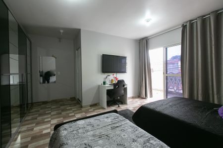 Casa à venda com 180m², 2 quartos e 2 vagasSuíte