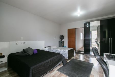 Casa à venda com 180m², 2 quartos e 2 vagasSuíte