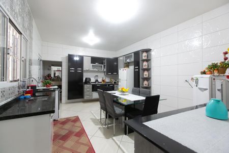 Casa à venda com 180m², 2 quartos e 2 vagasCozinha