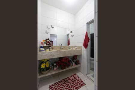 Casa à venda com 180m², 2 quartos e 2 vagasBanheiro 