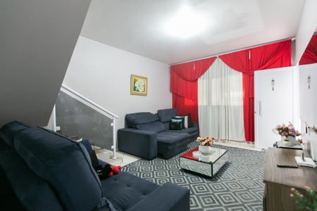 Casa à venda com 180m², 2 quartos e 2 vagasSala