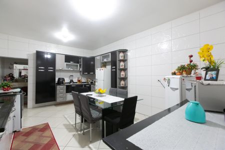 Casa à venda com 180m², 2 quartos e 2 vagasCozinha