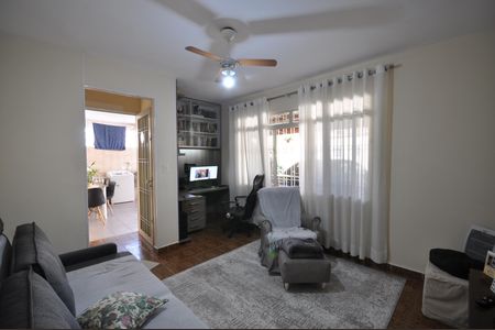 Casa à venda com 184m², 2 quartos e 2 vagasSala