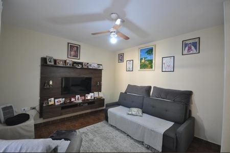 Casa à venda com 184m², 2 quartos e 2 vagasSala