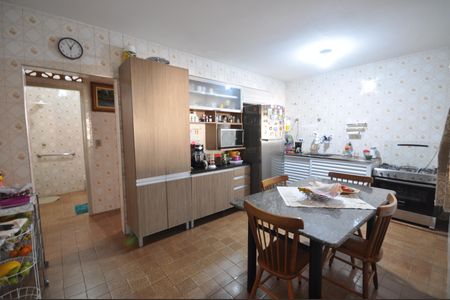 Casa à venda com 184m², 2 quartos e 2 vagasCozinha