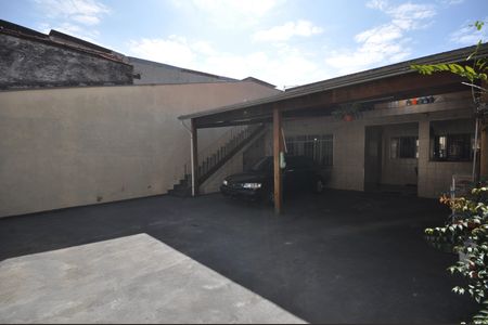 Casa à venda com 184m², 2 quartos e 2 vagas Casa à venda com 184m², 2 quartos e 2 vagasQuintal e garagem