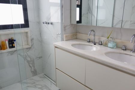 Apartamento à venda com 110m², 2 quartos e 2 vagasBanheiro da Suíte 1
