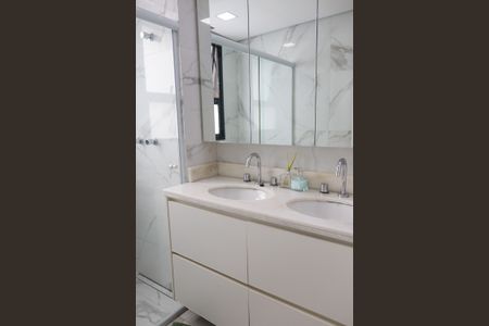 Apartamento à venda com 110m², 2 quartos e 2 vagasBanheiro da Suíte 1