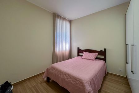 Casa à venda com 186m², 4 quartos e 2 vagas Casa à venda com 186m², 4 quartos e 2 vagasQuarto 2