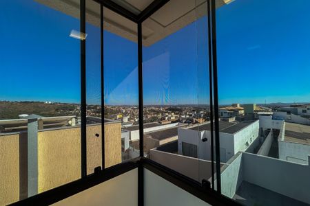 Casa à venda com 186m², 4 quartos e 2 vagas Casa à venda com 186m², 4 quartos e 2 vagasVaranda