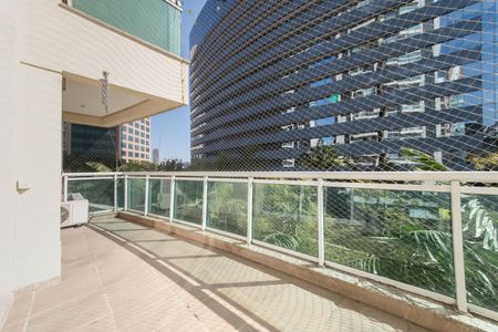 Apartamento à venda com 183m², 3 quartos e 3 vagasVaranda da Sala de TV