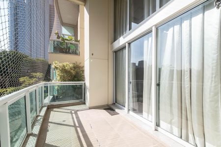 Apartamento à venda com 183m², 3 quartos e 3 vagasVaranda da Sala de TV