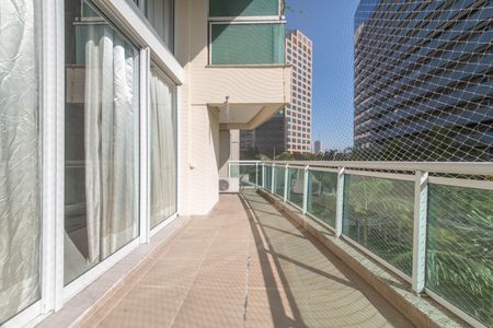 Apartamento à venda com 183m², 3 quartos e 3 vagasVaranda da Sala de TV