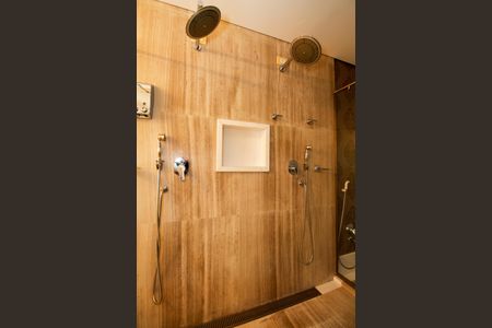 Apartamento para alugar com 279m², 3 quartos e 1 vaga Apartamento para alugar com 279m², 3 quartos e 1 vagaBanheiro da Suíte 3