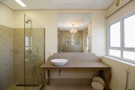 Apartamento para alugar com 279m², 3 quartos e 1 vaga Apartamento para alugar com 279m², 3 quartos e 1 vagaBanheiro da Suíte 1