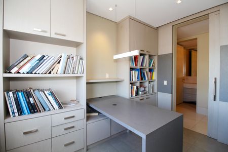 Apartamento para alugar com 279m², 3 quartos e 1 vaga Apartamento para alugar com 279m², 3 quartos e 1 vagaEscritório