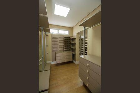 Apartamento para alugar com 279m², 3 quartos e 1 vaga Apartamento para alugar com 279m², 3 quartos e 1 vagaCloset da Suíte 3