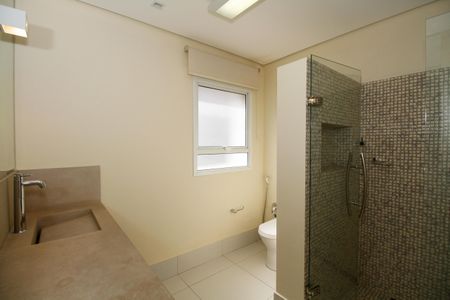 Apartamento para alugar com 279m², 3 quartos e 1 vaga Apartamento para alugar com 279m², 3 quartos e 1 vagaBanheiro da Suíte 2