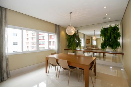 Apartamento para alugar com 279m², 3 quartos e 1 vaga Apartamento para alugar com 279m², 3 quartos e 1 vagaSala