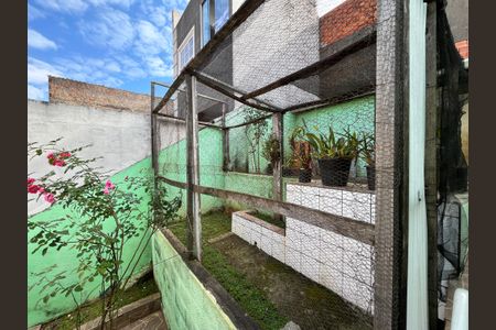 Casa à venda com 70m², 2 quartos e 2 vagasQuintal