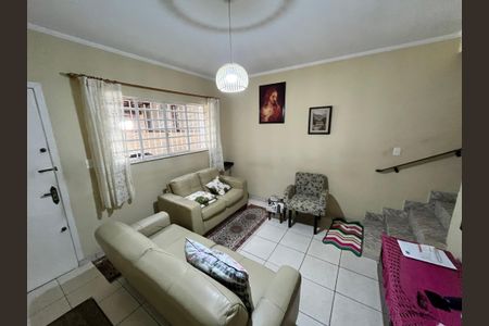 Casa à venda com 70m², 2 quartos e 2 vagasSala