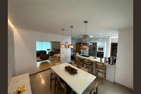 Casa à venda com 364m², 4 quartos e 8 vagas