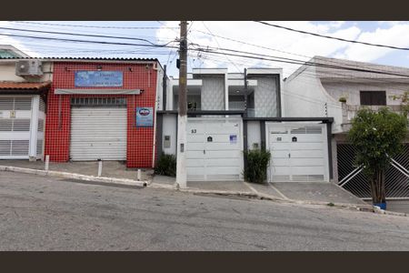 Casa à venda com 145m², 3 quartos e 2 vagas Casa à venda com 145m², 3 quartos e 2 vagasFachada