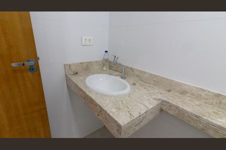 Casa à venda com 145m², 3 quartos e 2 vagas Casa à venda com 145m², 3 quartos e 2 vagasBanheiro da Suíte 1