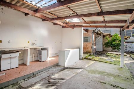 Pátio de casa para alugar com 4 quartos, 150m² em São João, Porto Alegre