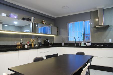 Casa para alugar com 275m², 3 quartos e 3 vagasCozinha