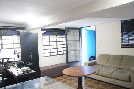 Casa para alugar com 275m², 3 quartos e 3 vagasEscritório 