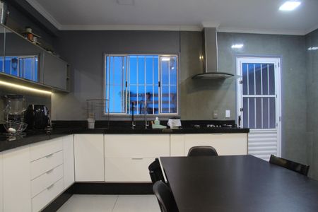 Casa para alugar com 275m², 3 quartos e 3 vagasCozinha