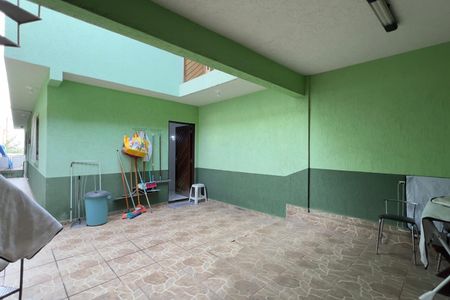 Casa à venda com 150m², 3 quartos e 2 vagas Casa à venda com 150m², 3 quartos e 2 vagasÁrea externa