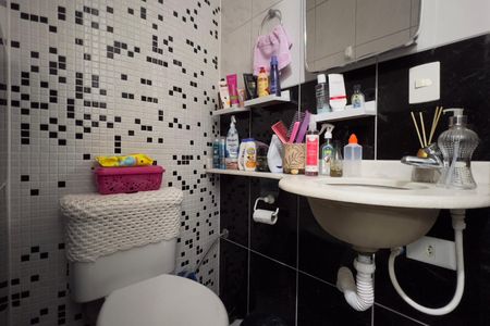 Casa à venda com 150m², 3 quartos e 2 vagas Casa à venda com 150m², 3 quartos e 2 vagasBanheiro 1