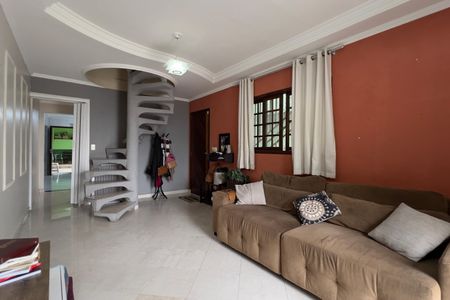 Casa à venda com 150m², 3 quartos e 2 vagas Casa à venda com 150m², 3 quartos e 2 vagasSala